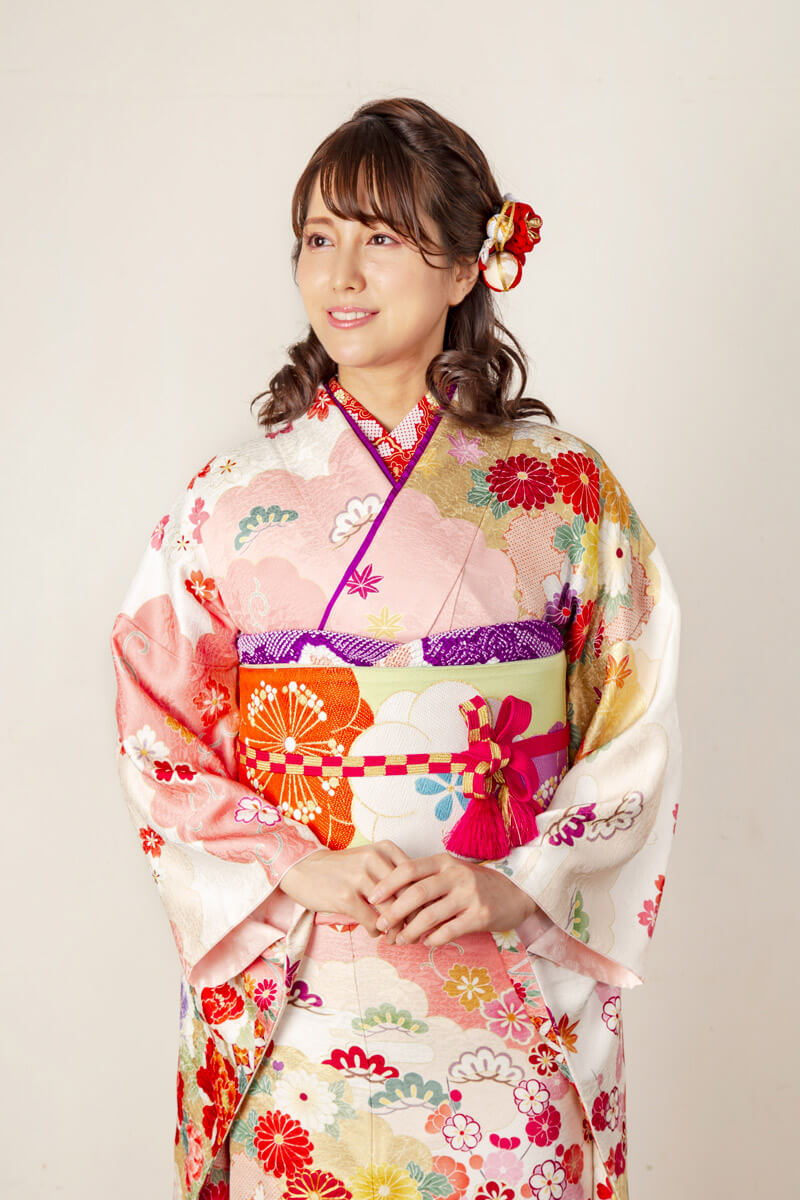 きめ細やかな金駒刺繍を施し美しい色彩が格の高さを感じさせる本格志向