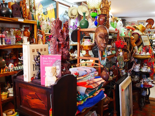 カイルアの人気アンティークショップ、アリイ アンティークの品数と質