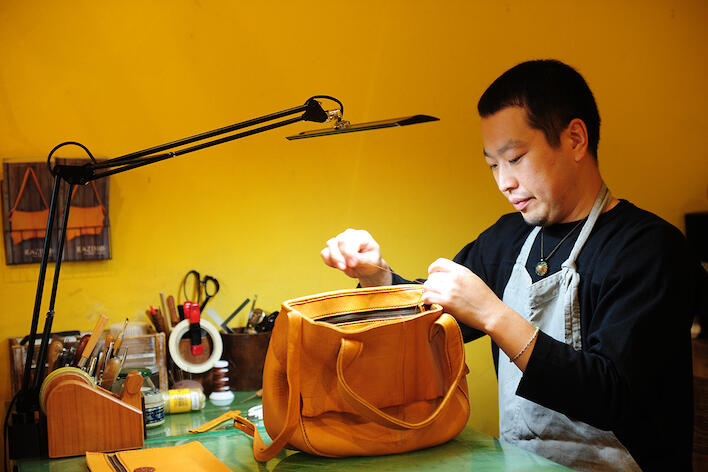 総手縫い 本革 鹿革 カードケース マチ無しポーチ | 株式会社 KAZINO