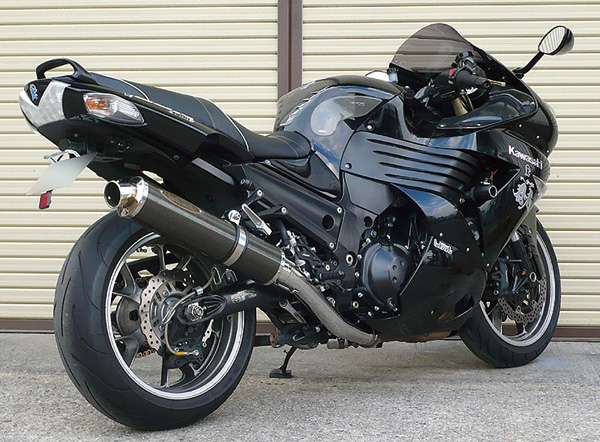 テックサーフの右側一本出し用スリップオンサイレンサーでZZR1400を