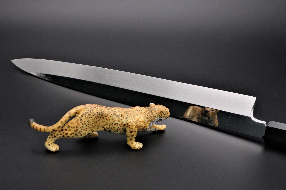 10671鏡面仕上げ出刃包丁 8寸 刺身包丁 本出刃 黒檀黒水牛角白三本巻八角柄