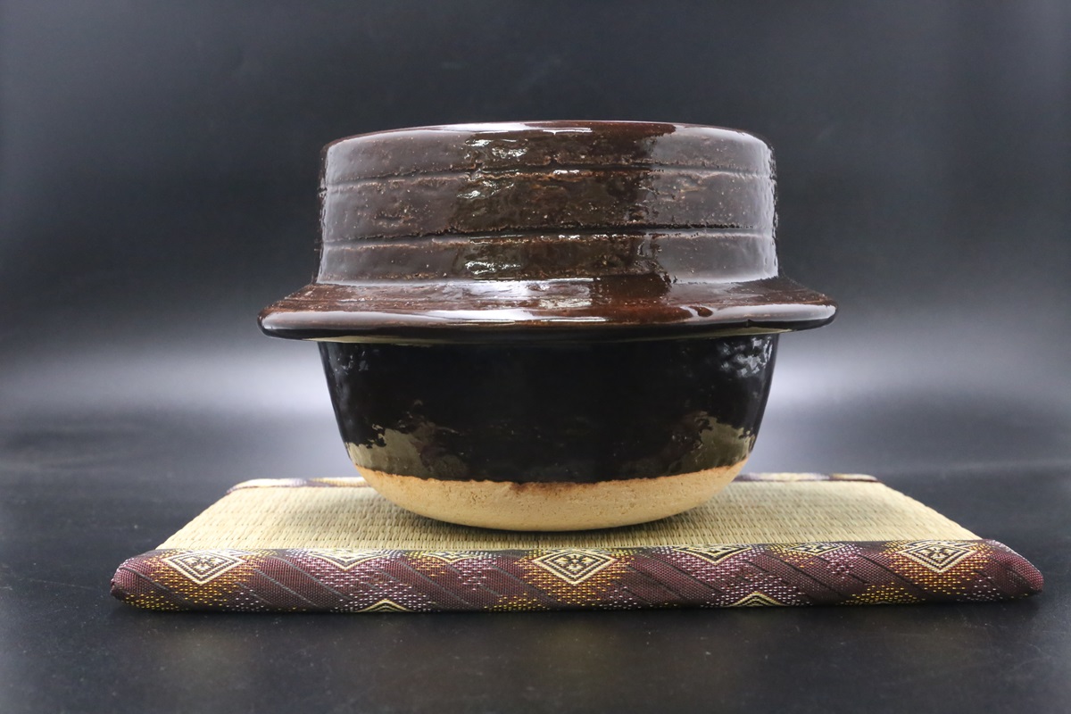 雲井窯 飴釉 五合 ご飯羽釜鍋 木蓋 台付き-歌舞伎ナイフ