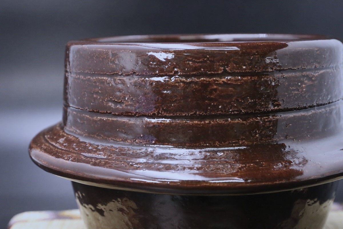 雲井窯 飴釉 五合 ご飯羽釜鍋 木蓋 台付き-歌舞伎ナイフ