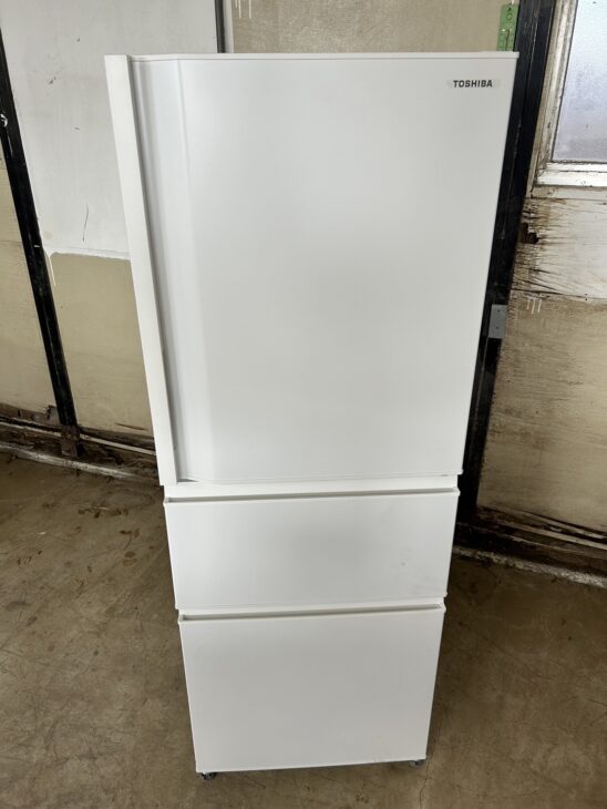 2024年製の3ドア冷蔵庫（東芝 GR-V33SC）高価買取 白岡市千駄野に出張