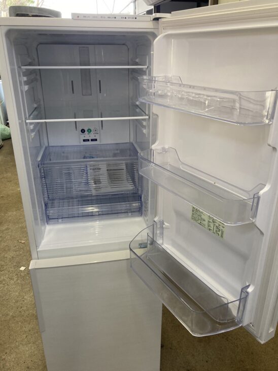 310Lの大型2ドア冷蔵庫（シャープ SJ-AK31F-W 2020年製）浦添市牧港