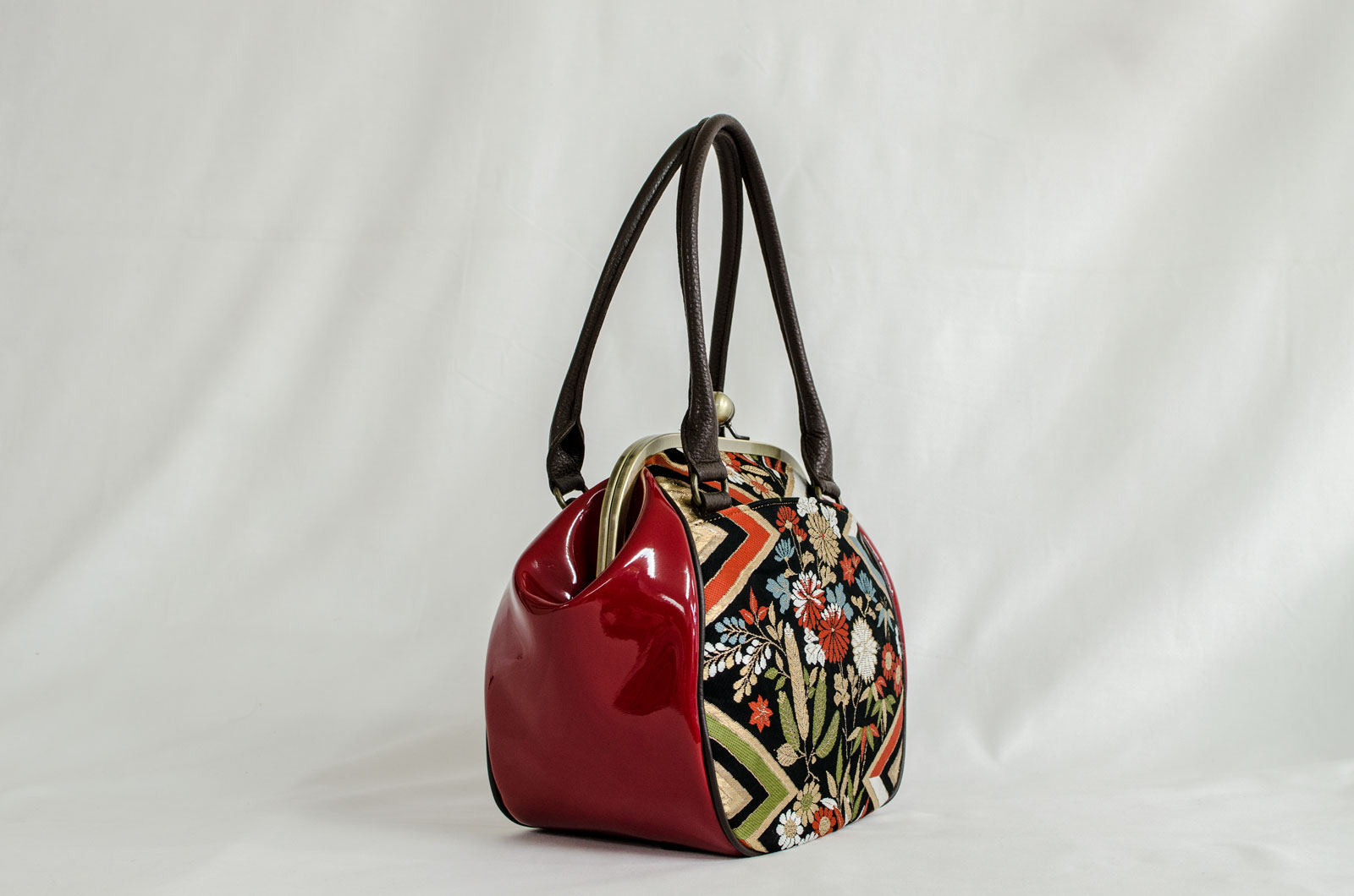 K9200-BLKZ-L12A】Metal clasp hand bag made of Japanese traditional