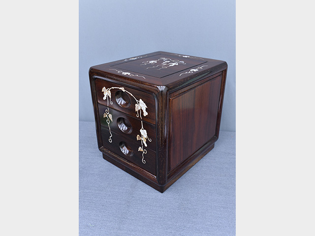 家具買取】中国唐木螺鈿(らでん)細工の引出箪笥(小物タンス) | 買取