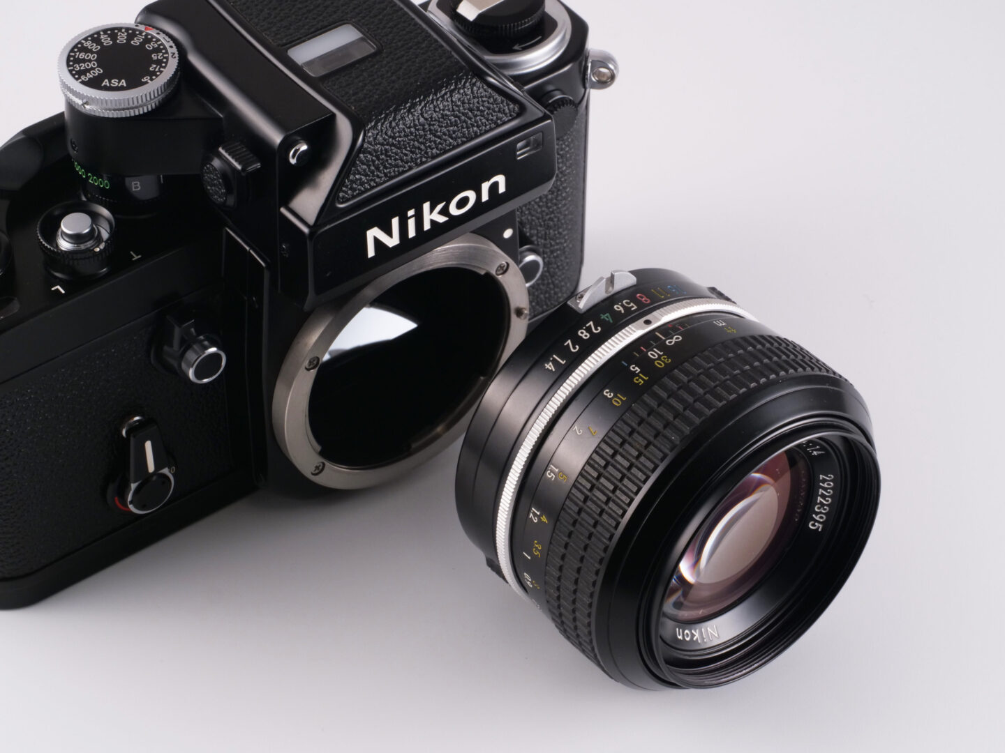 映画の中の、あのカメラ｜11 地雷を踏んだらサヨウナラ(1999) ニコンF2