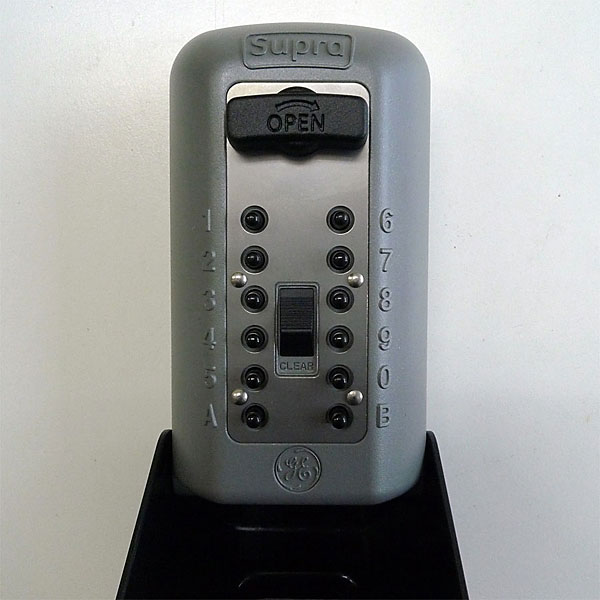 ケイデン カギ番人 ストロング（壁付け型プッシュ式）保護カバー付