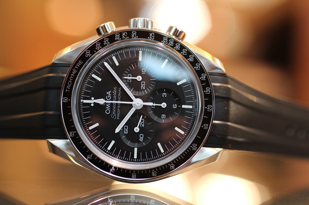 オメガ】スピードマスターオーナー必見！ベルト交換で個性を演出！純正