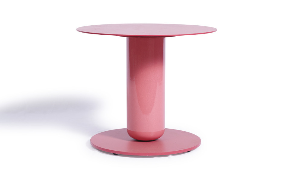 アルミ製のラウンド型サイドテーブル「MX Side Table 500」｜NU PLACE