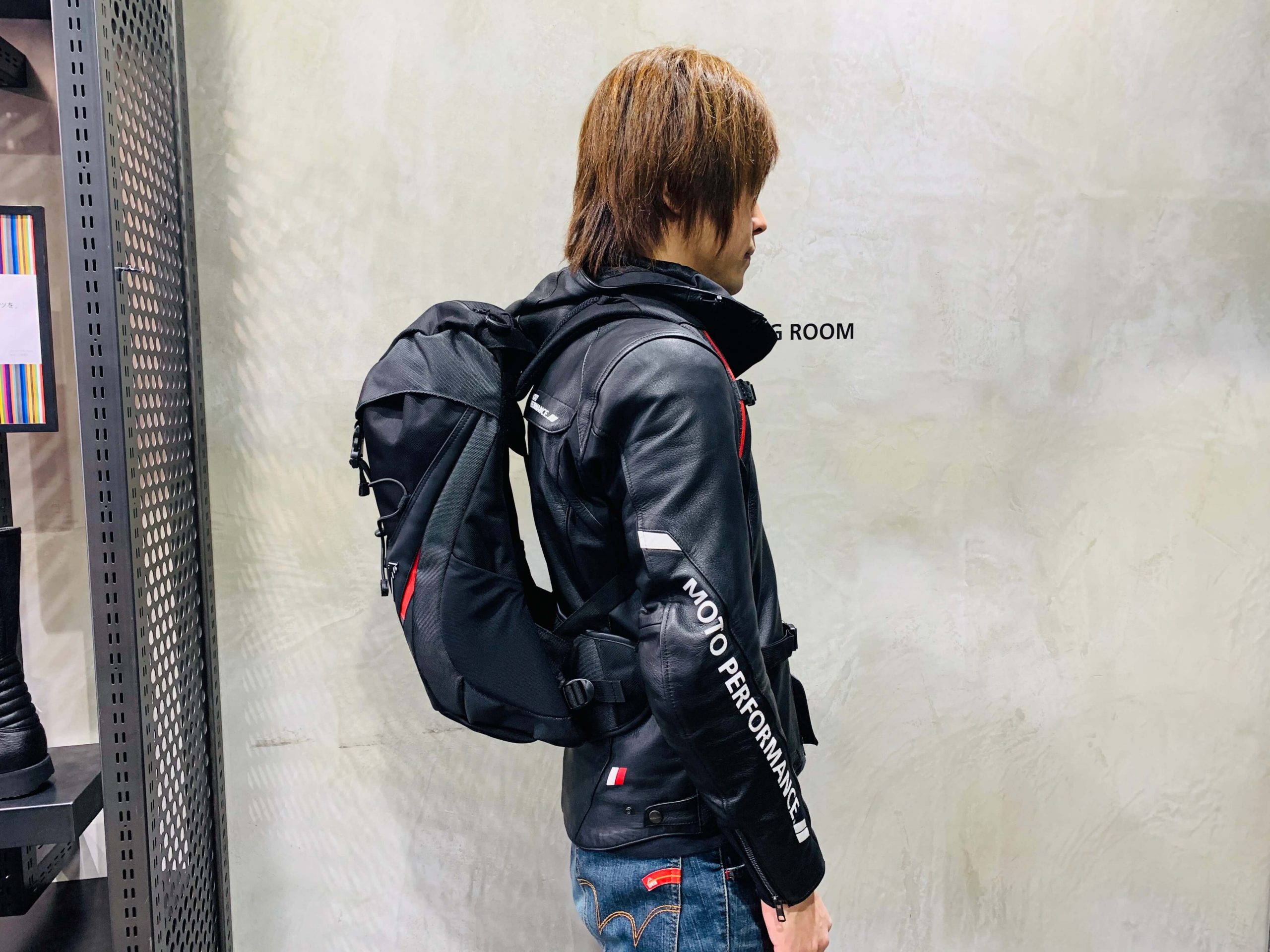 三鷹店で見つけた新しいバックパックがバイク乗りにぴったりな形状だっ