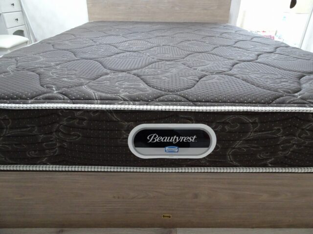 高級ベッド代名詞のシモンズベッドのグランゲート引出し付ダブルサイズ