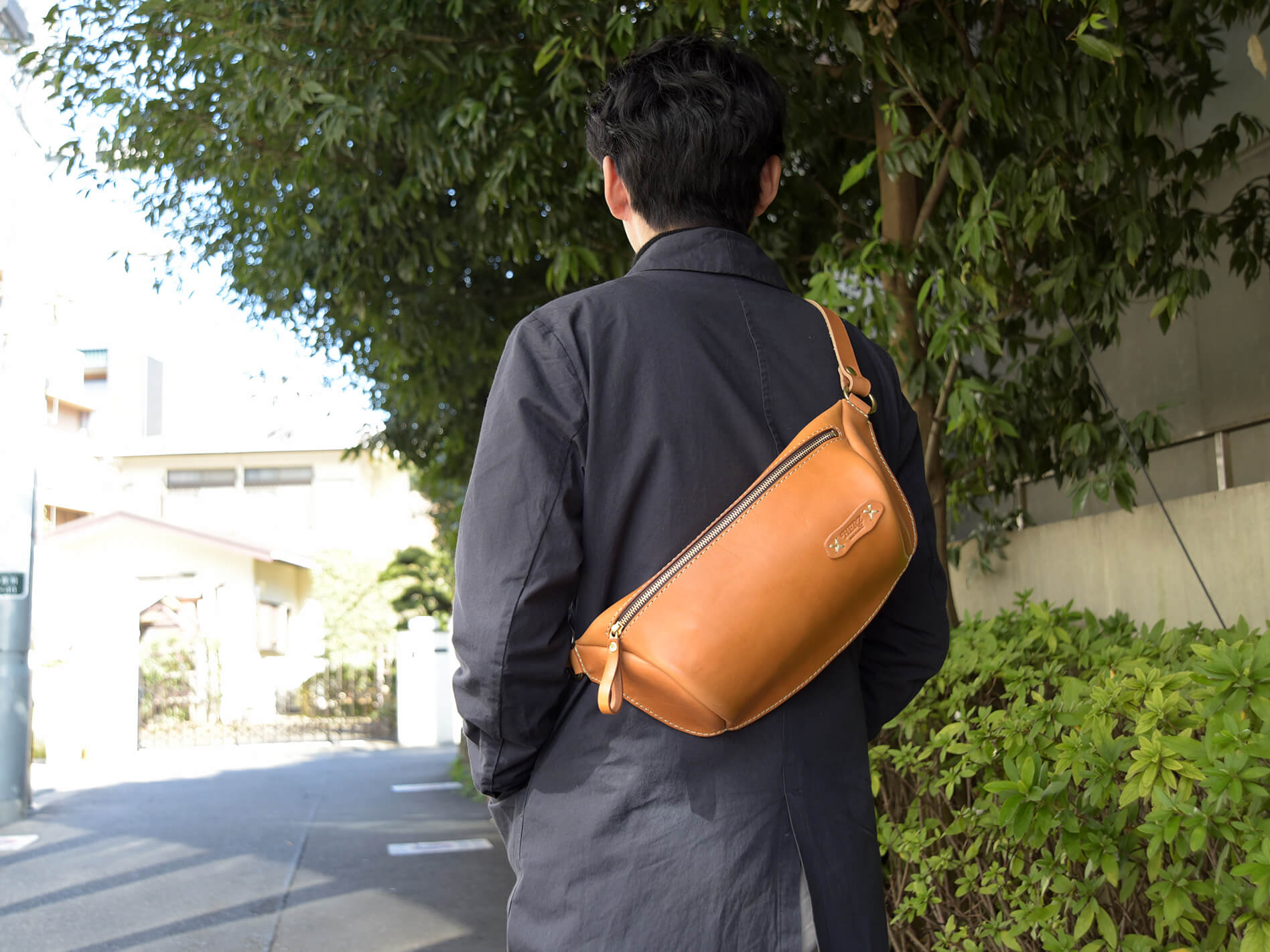 メンズ・レディース問わず人気の横型レザーボディバッグ / 革鞄のHERZ