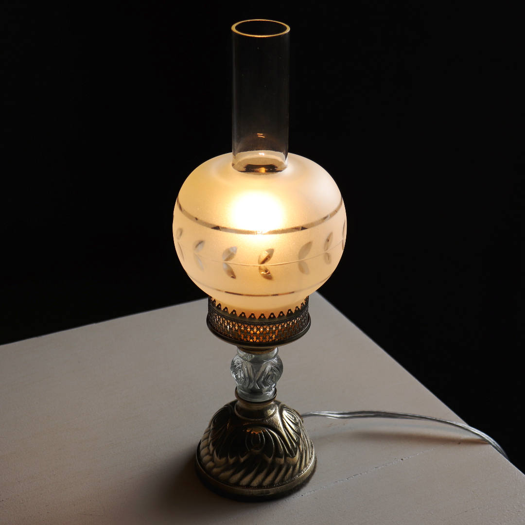 USAヴィンテージボールチムニーシェードテーブルライト｜オイルランプ