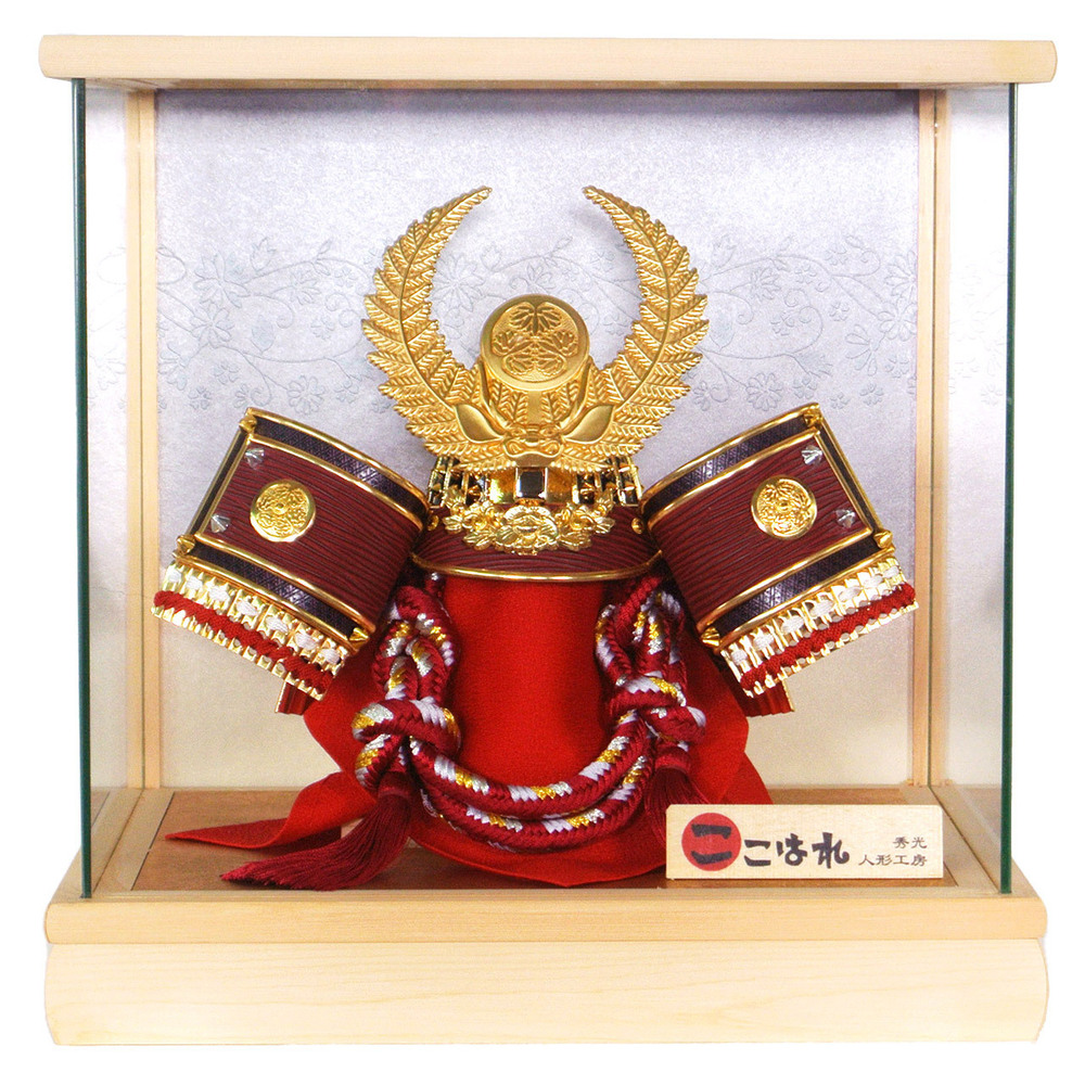 五月人形 ケース飾り【P96205】 迫力ある朱色の兜に高級感ある白木