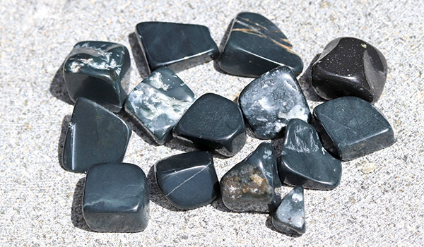 日本銘石さざれ（神居古潭石）100g|パワーストーンのヒーリング