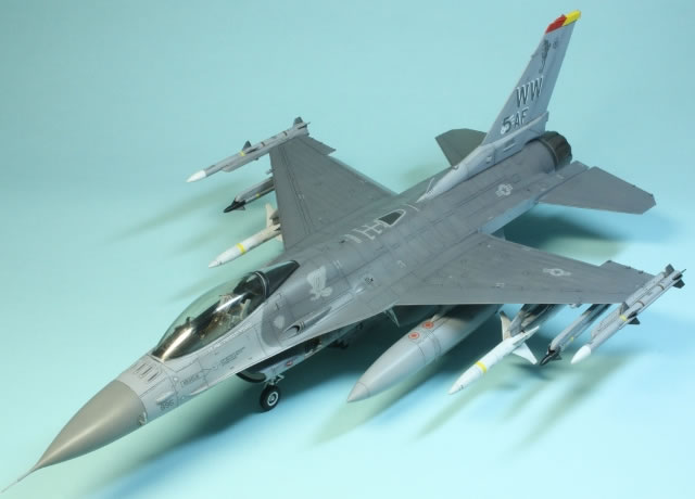 戦闘機 プラモデル完成品 タミヤ 1/48 F-16CJ タミヤ 1/48 傑作機