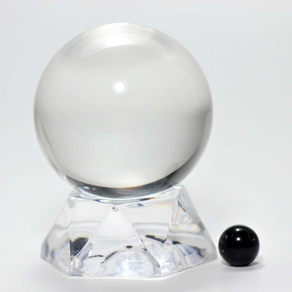 訳あり/微褐色＆傷有のため特別価格]ブラジル産天然無垢本水晶玉/4cmUP