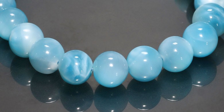 希少]ウォーターブルーラリマーブレスレット（約10.5mm玉・透明質の粒