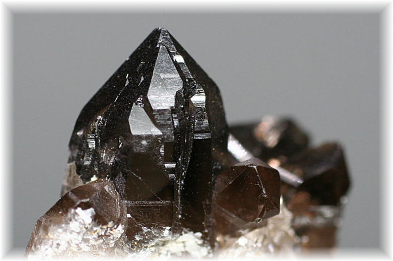 ネパール/ガウリシャンカール産ヒマラヤスモーキークラスター/原石