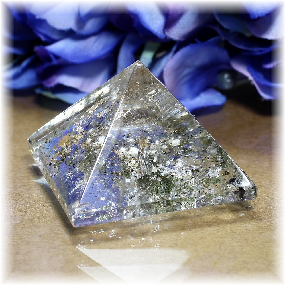 ガネッシュヒマール産]ヒマラヤ水晶ピラミッド（クローライト