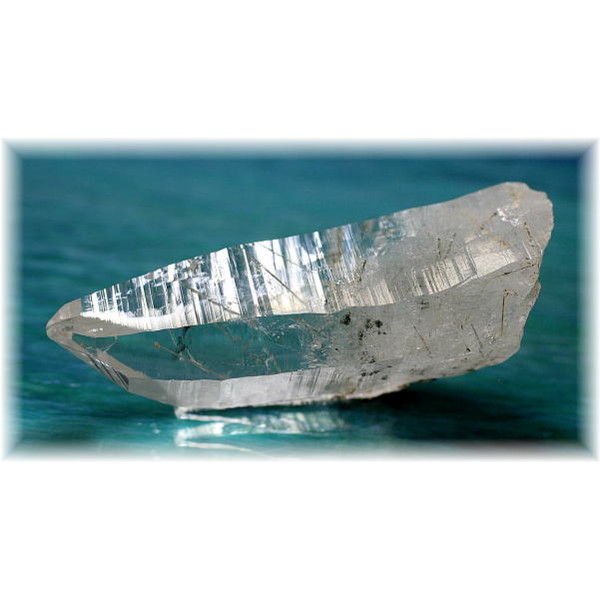 ヒマラヤ水晶原石角閃石インクルージョンナチュラルポイント（原石