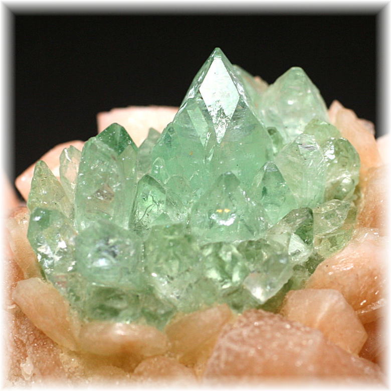 高品質・インド産]フラワーグリーンアポフィライト結晶原石 - 埼玉県