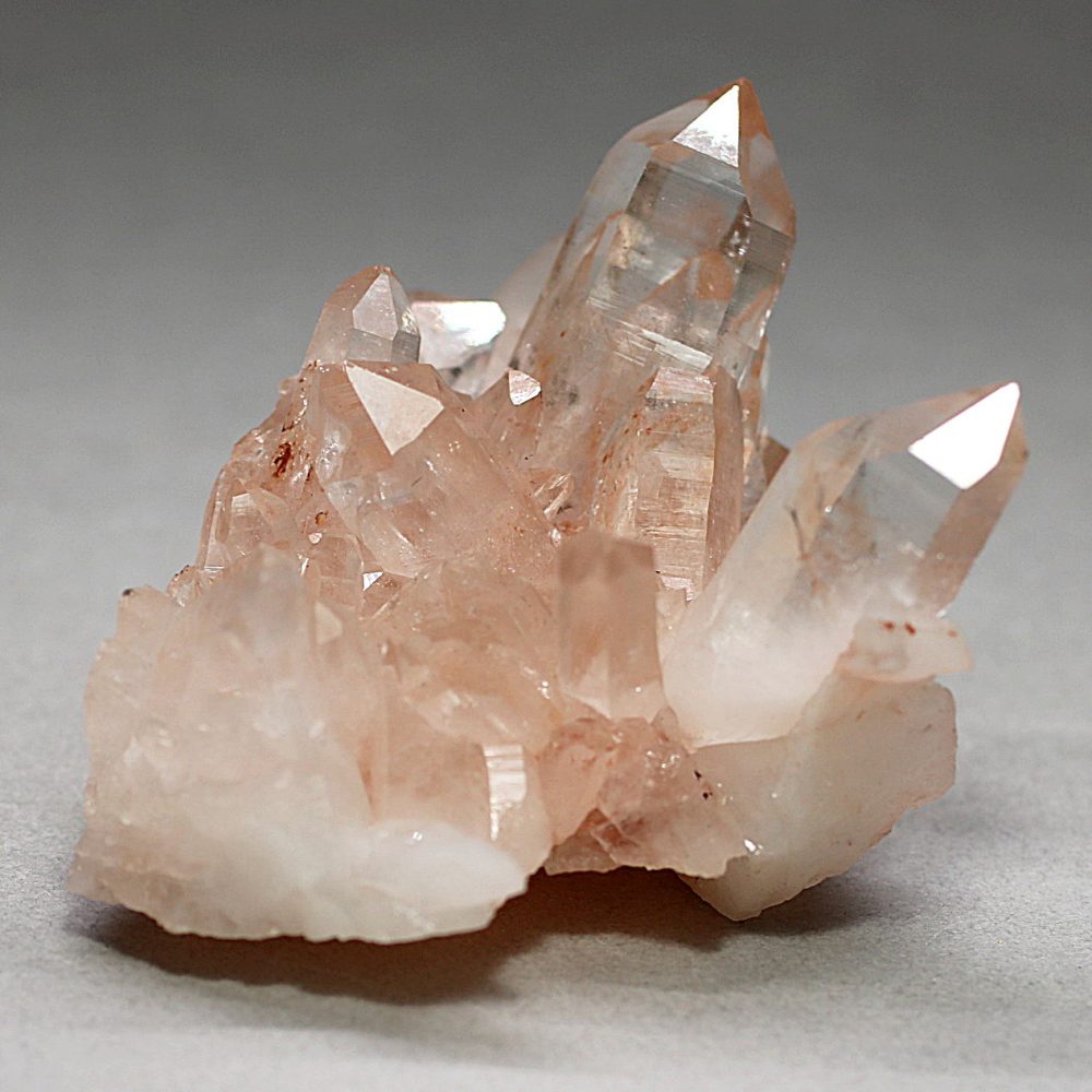 特別価格/高品質・マニカラン産]ヒマラヤ水晶クラスター/原石/淡い