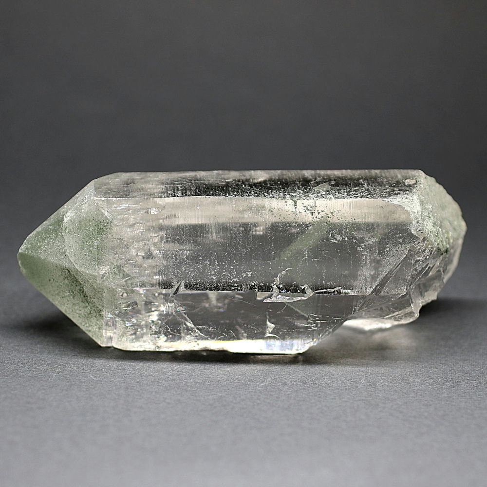 高品質+]インド/マニハール産ヒマラヤ水晶ナチュラルポイント/グリーン