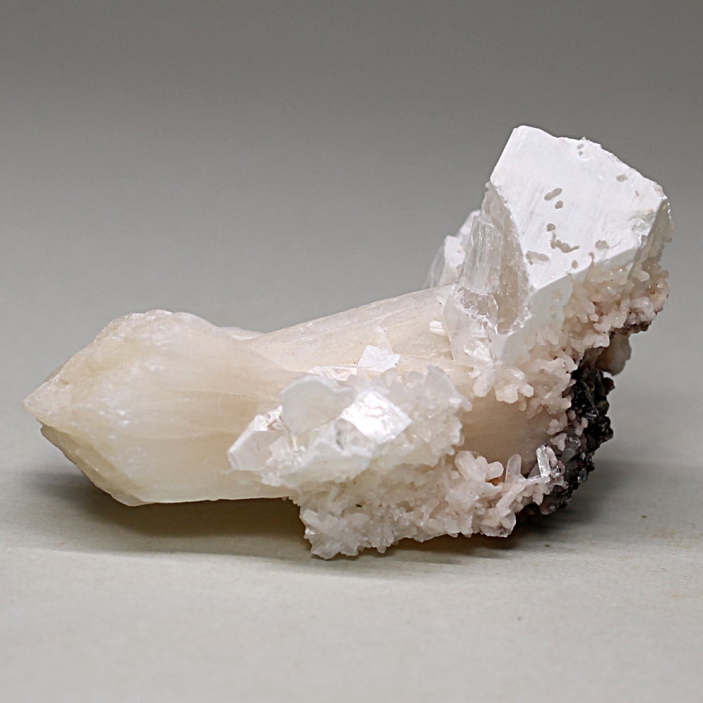 インド/プネー産]変種アポフィライト共生？スティルバイト原石