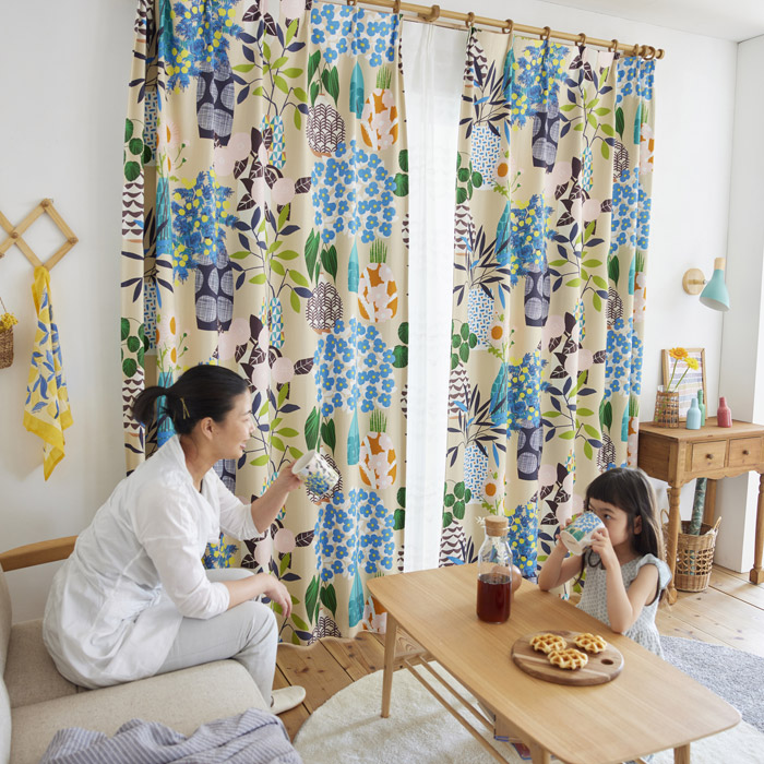インパクトのある北欧風フラワーポット柄の2～3級遮光カーテン