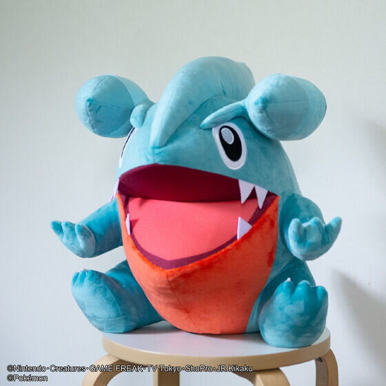 大きく口を開けた姿がキュート！『ポケモン』「フカマル」モチーフのPC