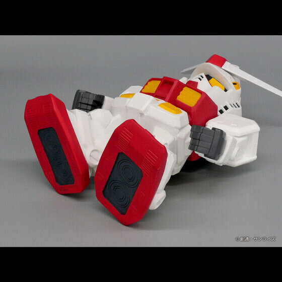 SD「RX-78-2 ガンダム」と「 RX-75 ガンタンク」がジャンボソフビに