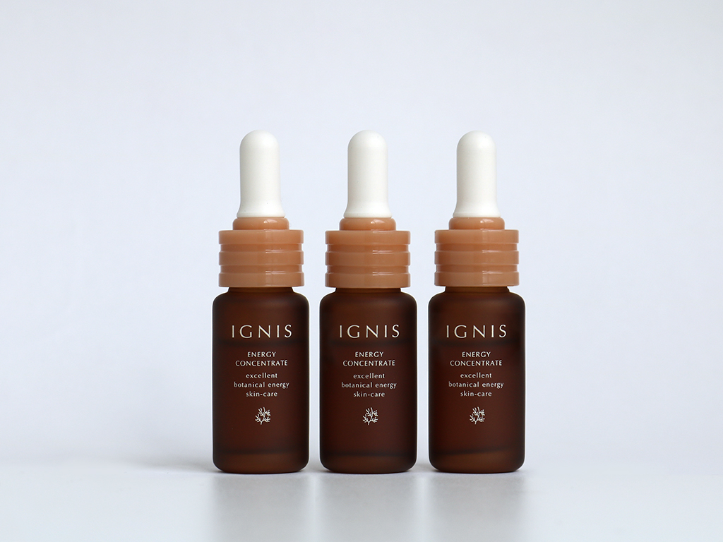 どんなときも、すこやかな肌を望むすべての方に。 厳選植物エキス配合