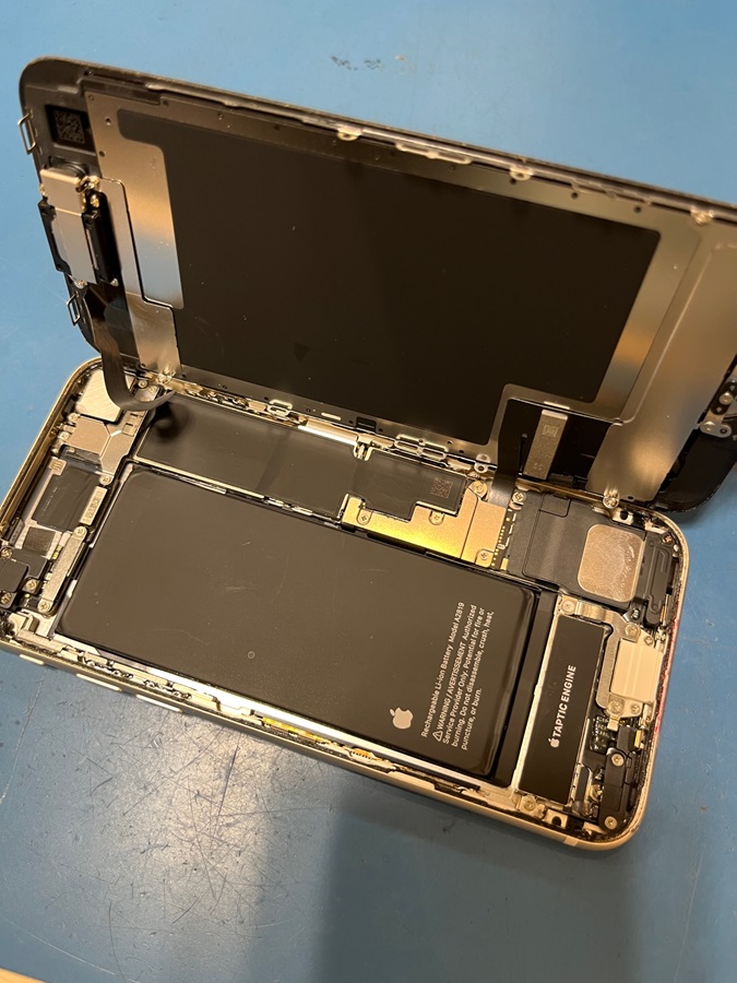 iPhoneSE3フロントパネル交換のご案内！ | iPhone修理アイサポ 修理事例