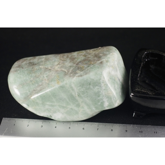 糸魚川翡翠】 カット 約149×62×34㎜ 約665g 希少石 セール開催中