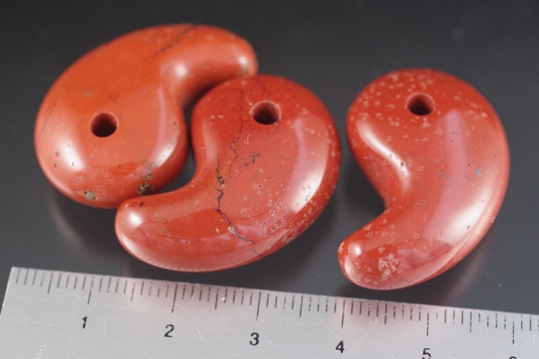 レッドジャスパー勾玉ペンダント 販売 天然石原石鉱物結晶アクセサリ