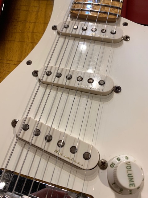 本日入荷のUsed Fender Guitar『Master Built Series Custom Classic