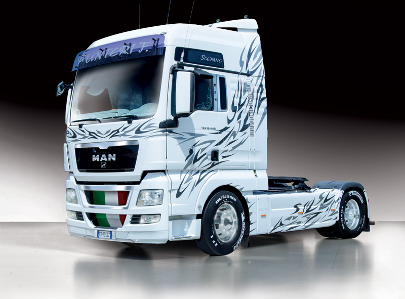ITALERI - MAN TGX XXL