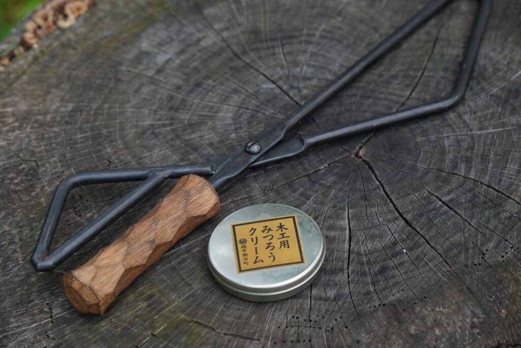 MAKIBASAMI】 見た目と機能性を兼ね備えた薪バサミ by neru design