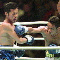 WBC世界バンタム級タイトル戦の3回、チ…：辰吉親子「世界」を追う