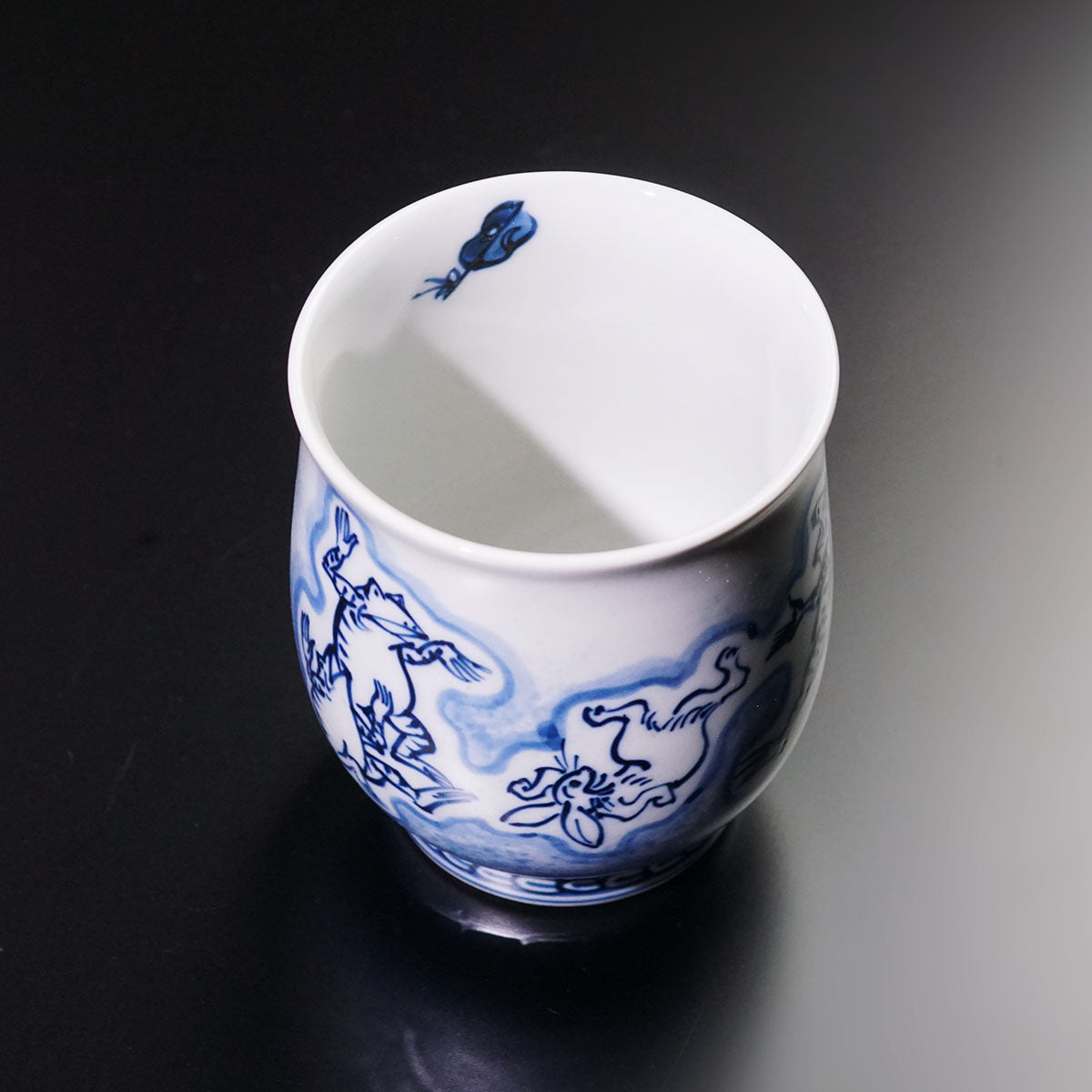 有田焼】湯呑 染付鳥獣戯画図