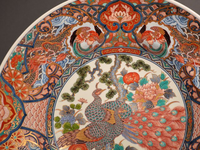 献上手古伊万里焼】飾絵皿（特大）染錦本金孔雀絵