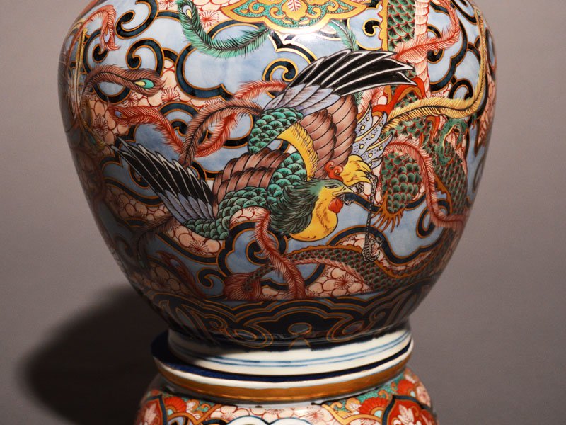 献上手古伊万里焼】特大沈香壷 染錦本金鳳凰龍図