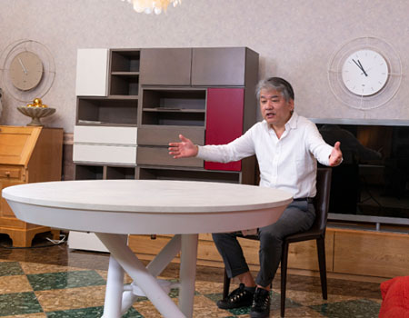 椅子を選ばないフレシキブルなイタリア製伸長式昇降テーブル | 住賓館