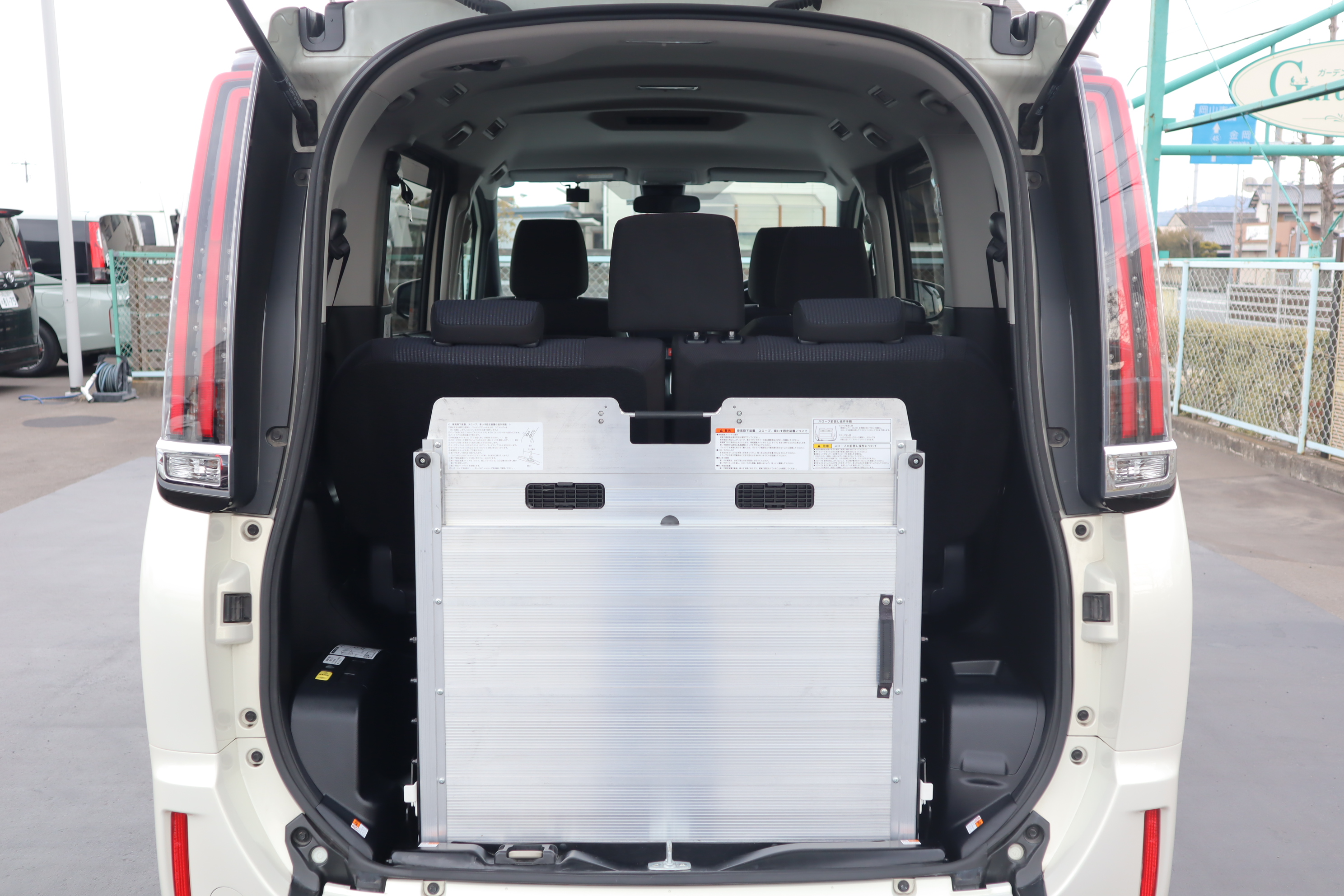 32ノア 0137868 | 福祉車両の専門店オアシスジャパン