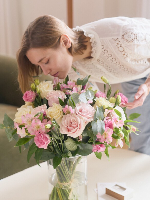 Grand Adrienne - 75 Premium Ocean Song Roses