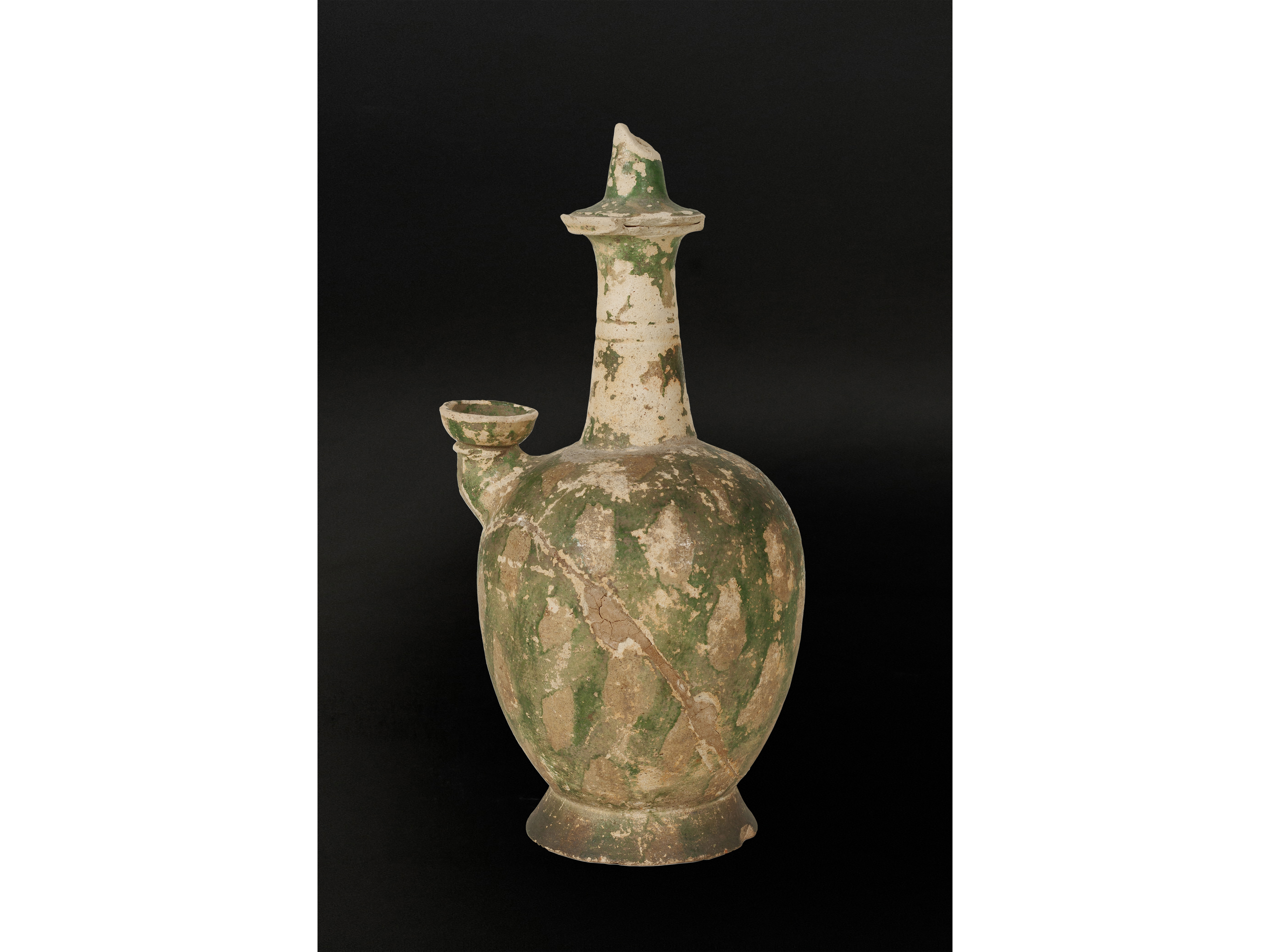 茶色と緑の斑点模様の陶器瓶 茶色と緑の斑点模様の陶器瓶 茶色と緑の