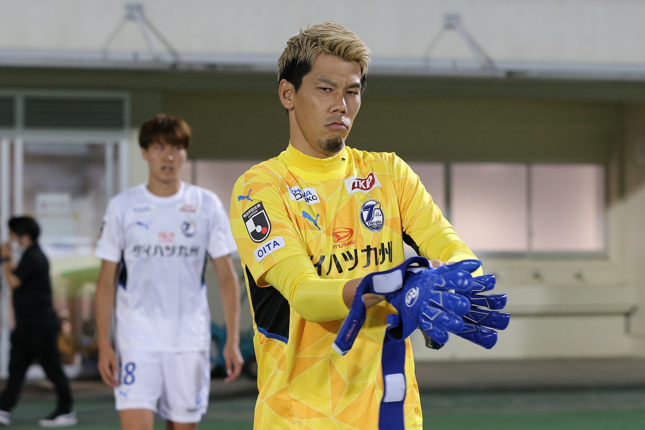 ピッチサイド小話】高木駿、人生初のガチ金髪。ジョイフルとコラボはし